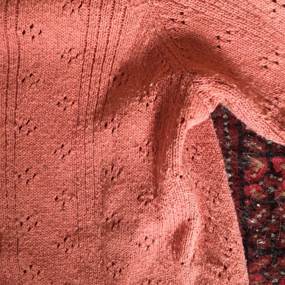 Super Cute Scoop Neck Top! - Picture 3 of 6